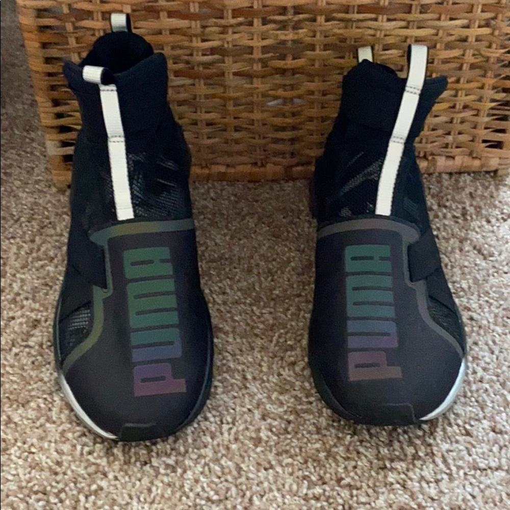 Black puma shoes